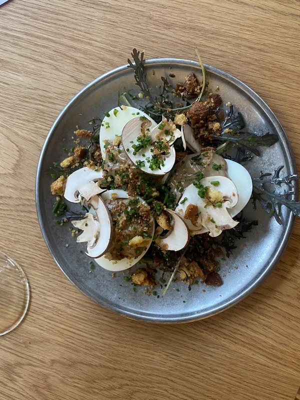 Moment avec le chien du bistro